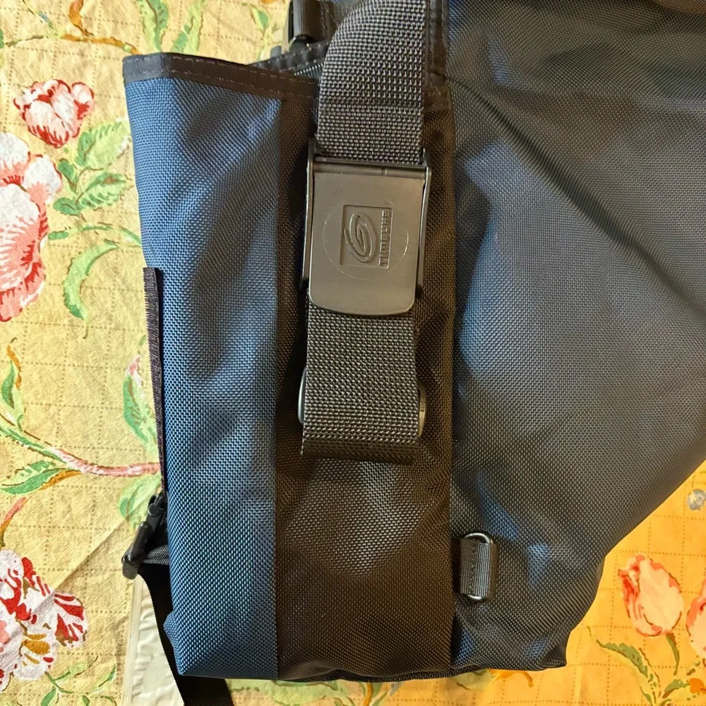Timbuk2 classic messenger